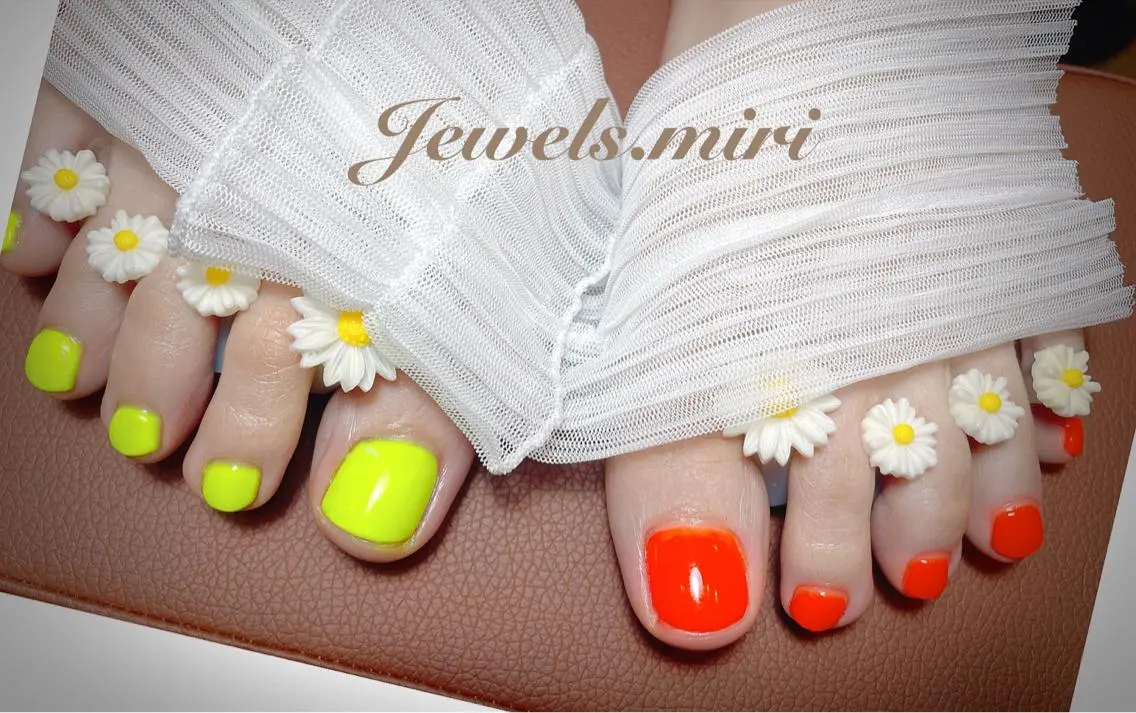 ネイル フットネイル ジェルネイル ワンカラーネイル シンプルネイル 春ネイル ネイルサロン Jewels Mのネイルデザイン