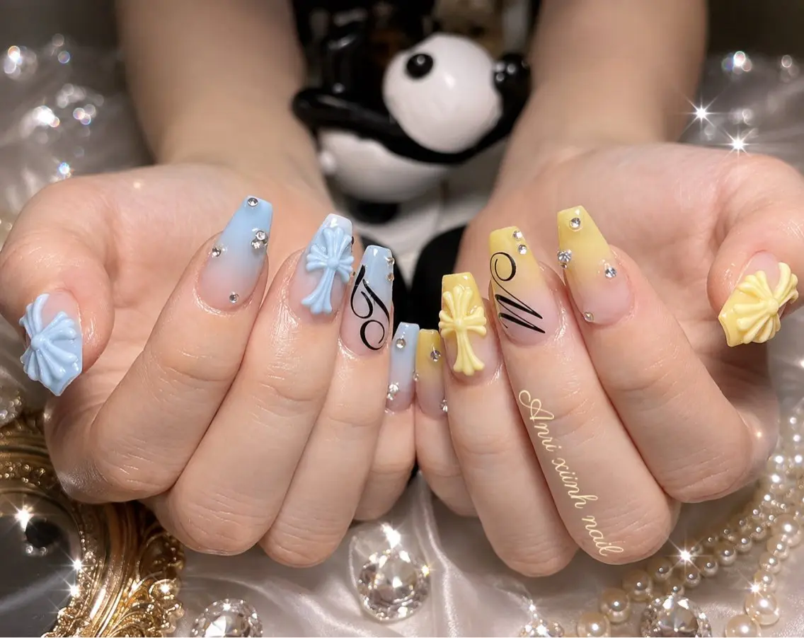 ネイル チークネイル 長さ出し フットネイル ジェルネイル 卒業式 𝓐𝓷𝓻𝓲 XiinhNailのネイルデザイン