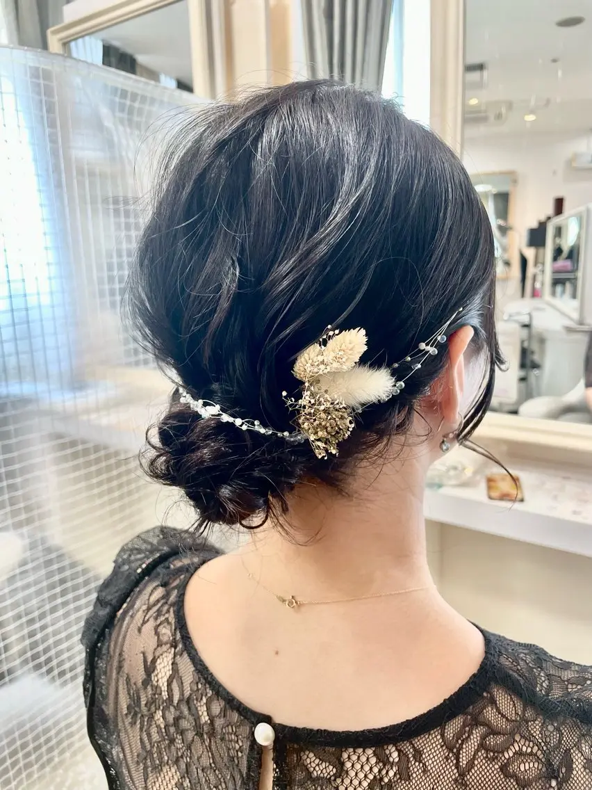 ミディアム ヘアアレンジ 髪飾り 豊田 智美のヘアスタイル