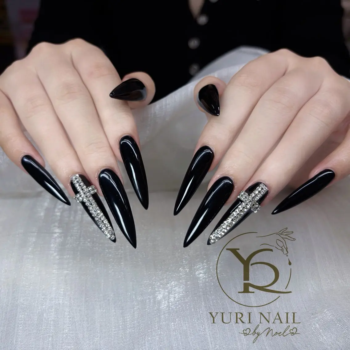 ネイル ハンドネイル フットネイル ハンドケア YURI Nail NARITAのネイルデザイン