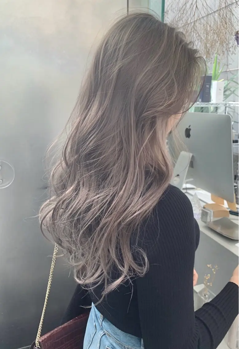 ロング カラー グラデーションカラー グレージュ レイヤーカット カット ヘアカラー トリートメント CHERIEブリーチ ダブルカラー　天神のヘアスタイル