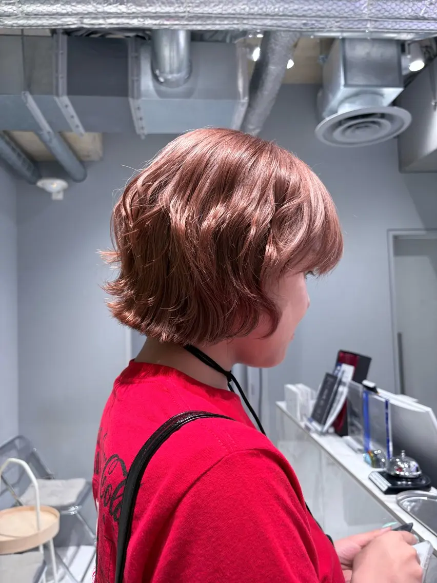ショート カラー ボブレイヤー ベージュカラー ボブ レイヤーカット カット ヘアカラー トリートメント NANA🦖 ハイトーンデザインのヘアスタイル