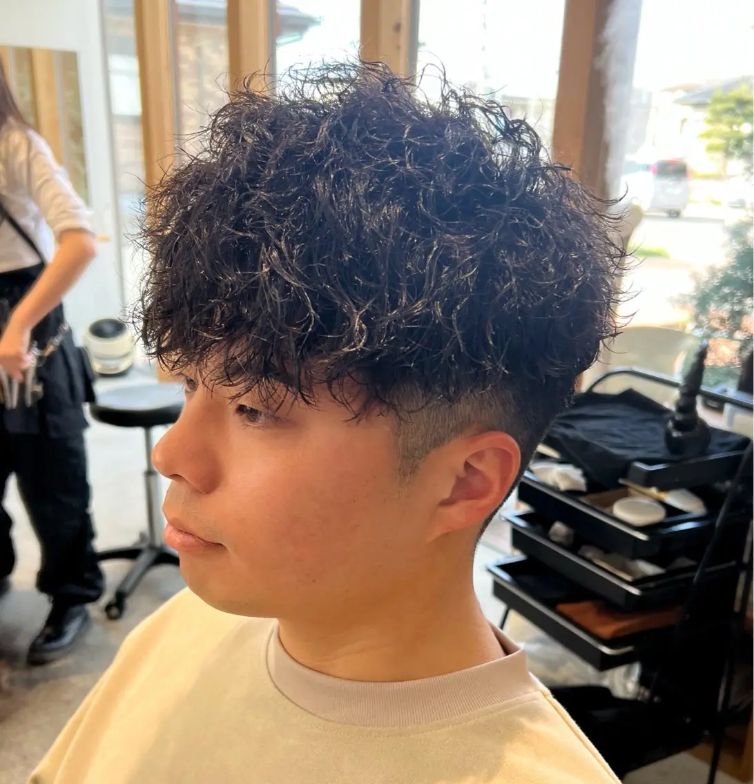ショート パーマ メンズ マッシュ メンズパーマ ツイストスパイラルパーマ スパイラルパーマ 服部 雄輝のヘアスタイル