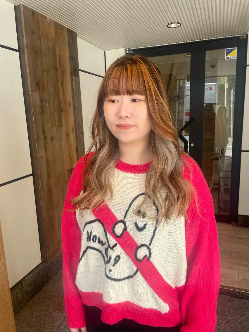 ロング カラー ブロンド デザインカラー ハイライトカラー オレンジ ホワイトブロンド ヘアカラー 渋谷 留菜のヘアスタイル