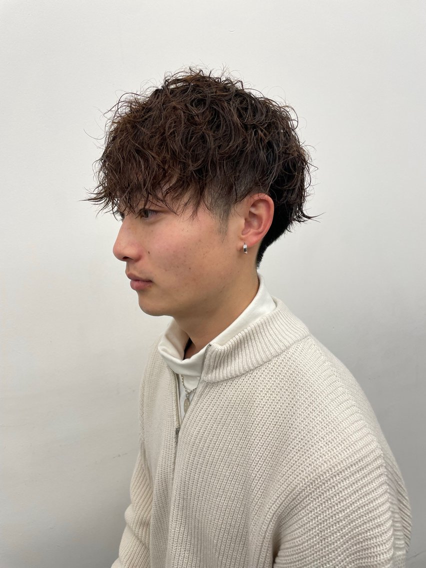 パーマ メンズ メンズブリーチ メンズパーマ 鬼頭 優吾のヘアスタイル