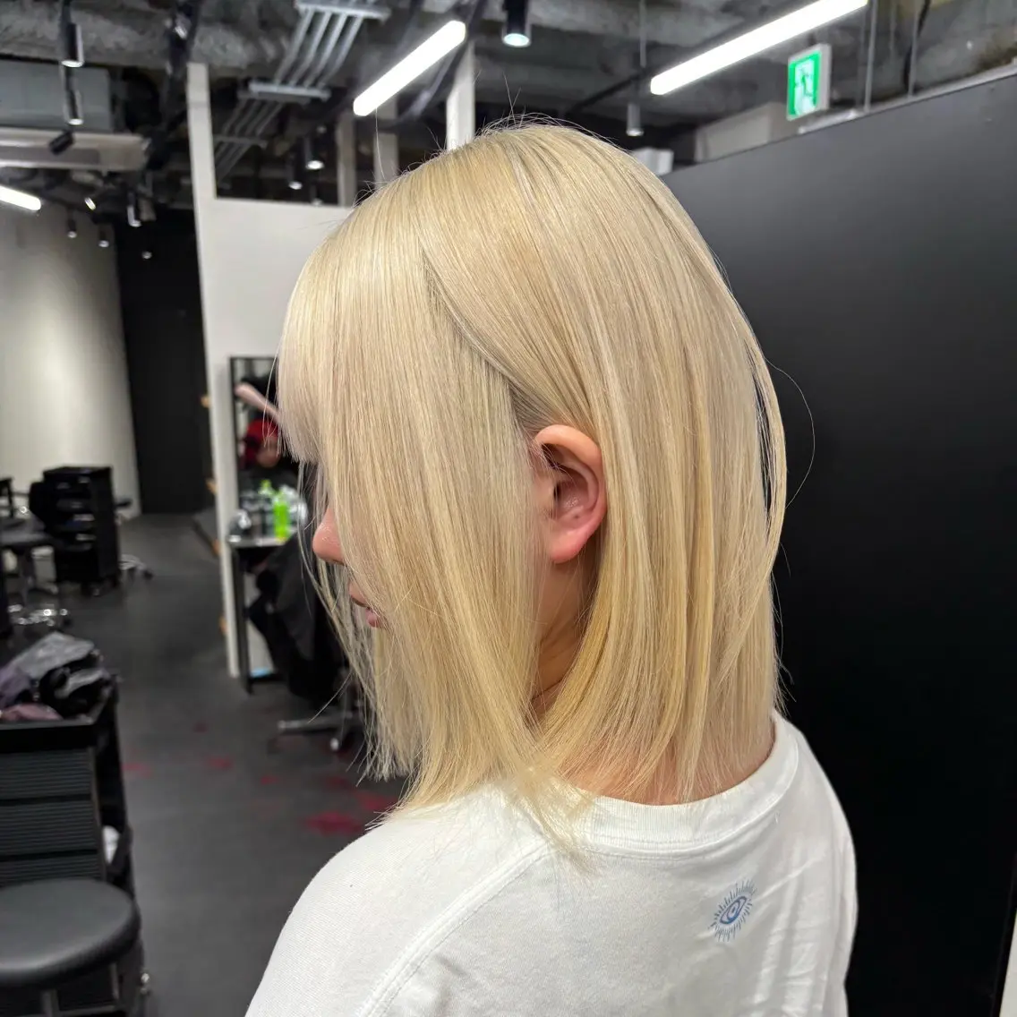 ミディアム カラー 黒髪 ブリーチ 抜きっぱなしブロンド ブロンド 入学式 カット ヘアカラー トリートメント jyui/原宿 ハイトーン/デザインのヘアスタイル