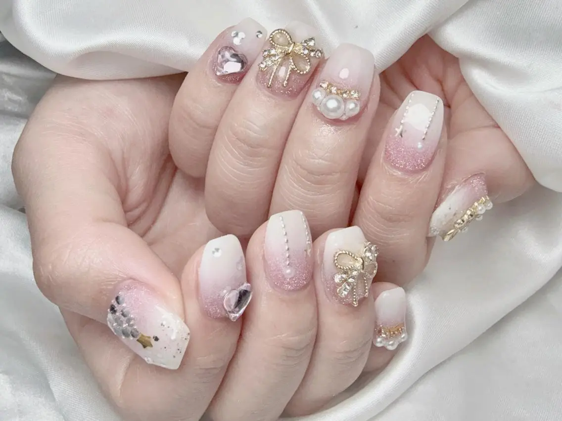 ネイル オーロラネイル チークネイル 長さ出し フラッシュネイル フレンチネイル ハンドネイル ハンドケア 💅Nail Boutiqueのネイルデザイン