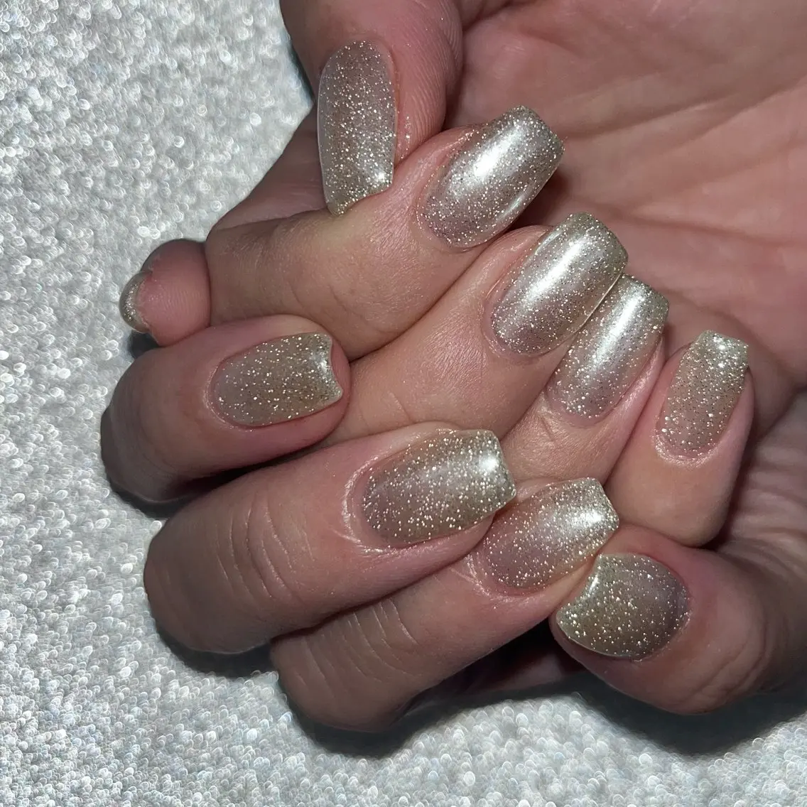 ネイル オーロラネイル フラッシュネイル BEE NAILのネイルデザイン