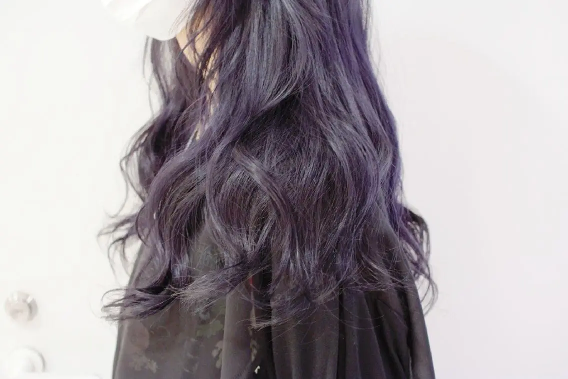 ロング カラー ブリーチ ブルーカラー ブルーバイオレット バイオレットカラー ロング 樋口 千尋のヘアスタイル