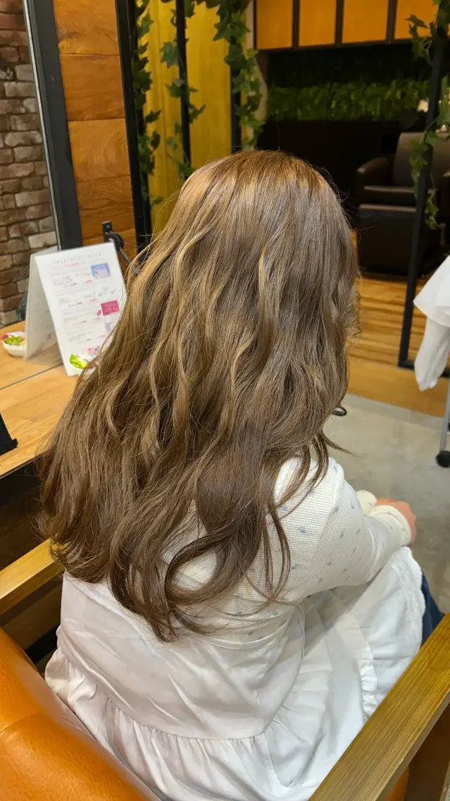 カラー ベージュカラー ブリーチ 透明感カラー ブリーチなしカラー 中野 こころのヘアスタイル