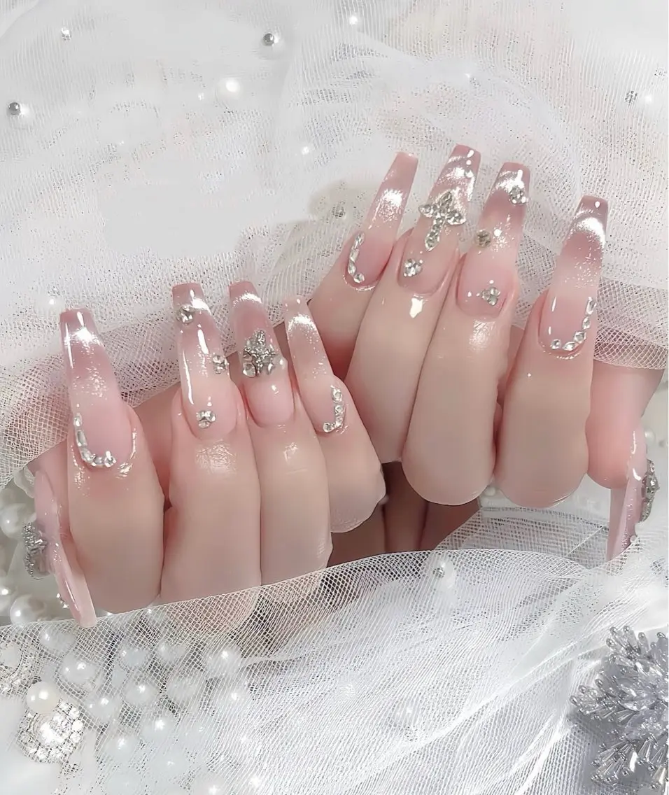 ロング 外国人風カラー 韓国風ヘア ハンドネイル E🌷nail 長さだし専門店のネイルデザイン