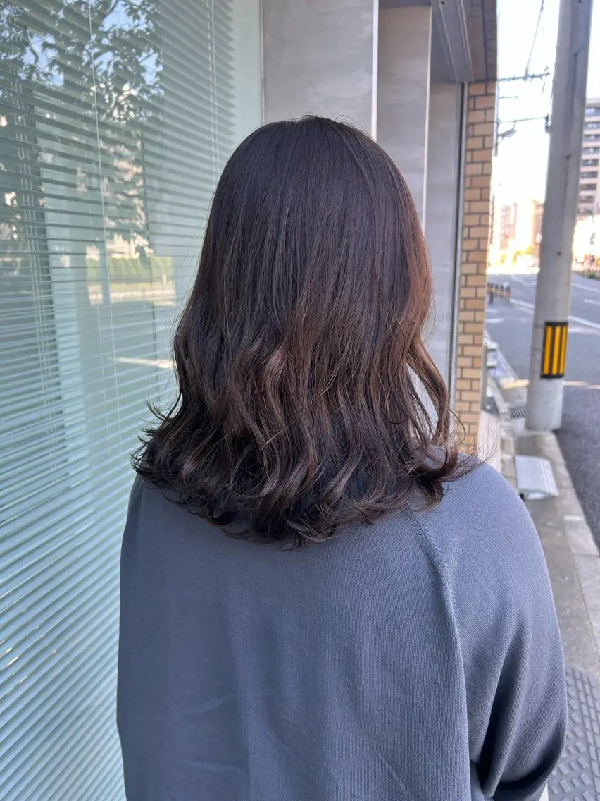 ミディアム カラー パーマ カット ヘアカラー トリートメント 井手 素子のヘアスタイル