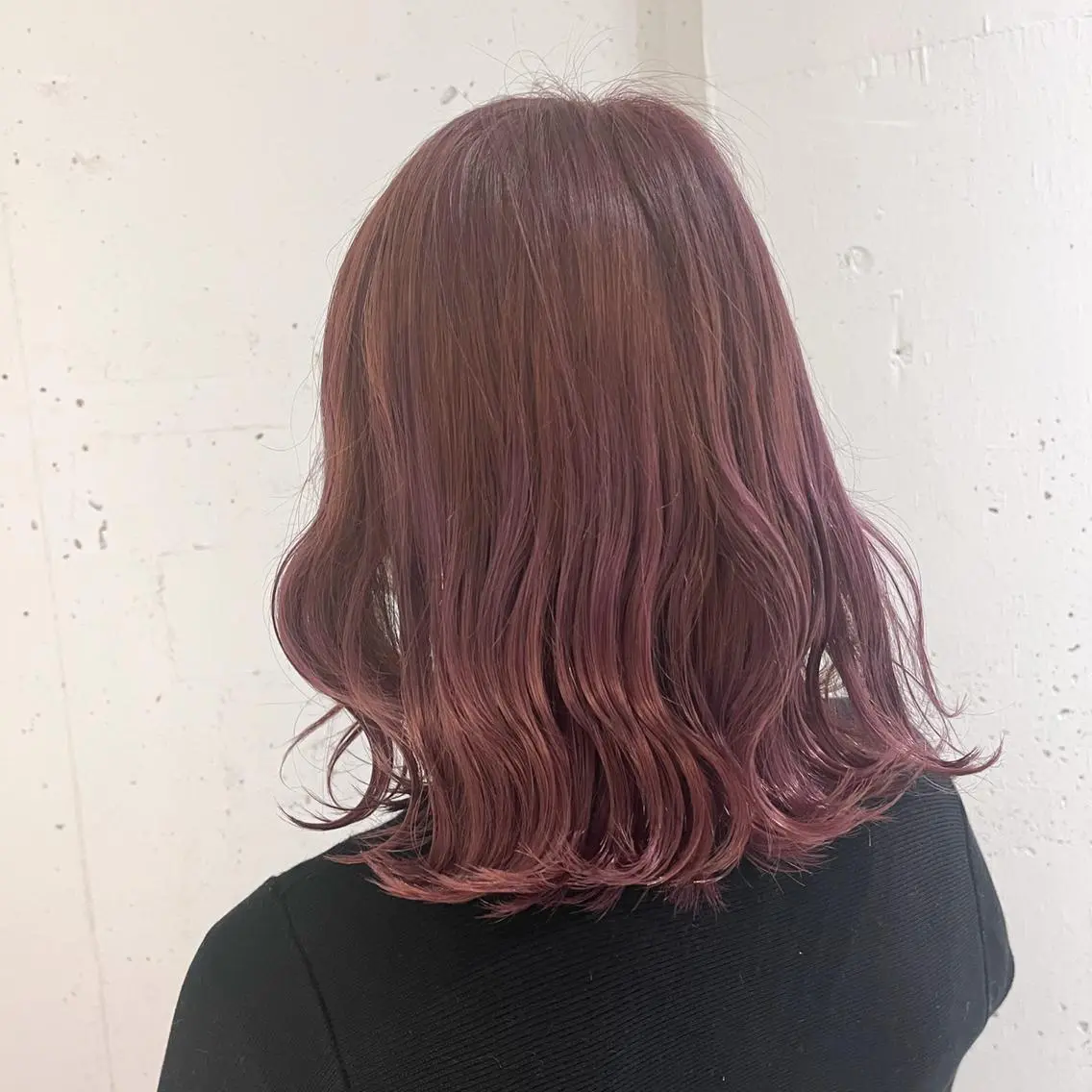 ミディアム カラー ピンクカラー カジュアルを女っぽく 𝗮𝘆𝗮𝗰𝗼のヘアスタイル