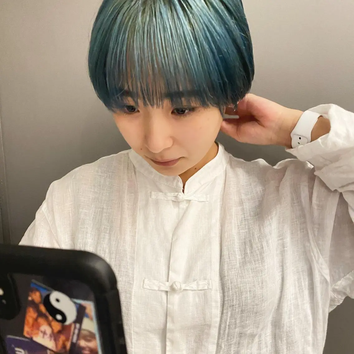 ショート カラー ブリーチ ブルーカラー やまもと さえのヘアスタイル