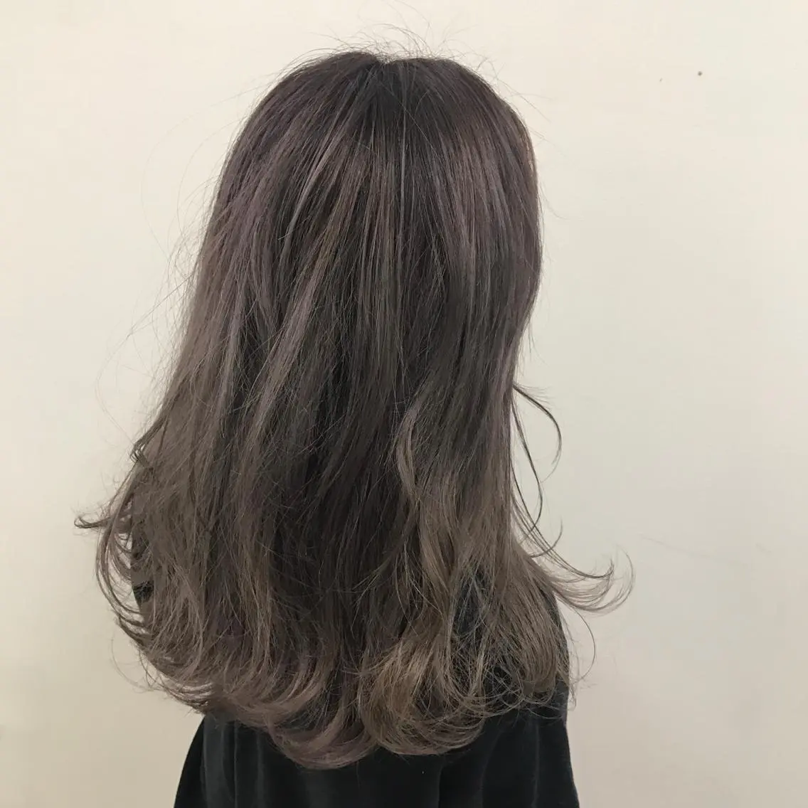 ロング カラー パーマ ハイライトカラー イルミナカラー ラベンダーカラー ラベンダーグレー ハイライト 髪質改善 Daisukiのヘアスタイル