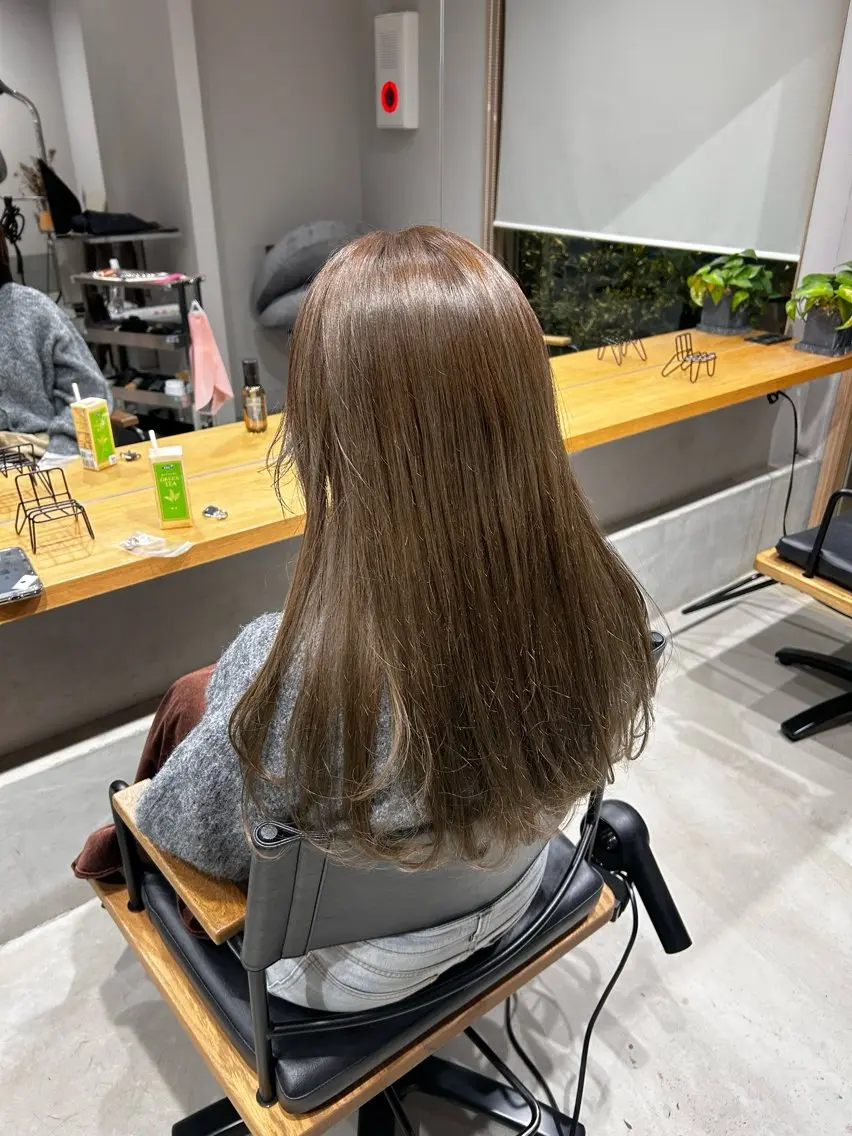 ロング カラー ベージュカラー ブリーチ オリーブベージュ 透明感ケアカラー/ レイヤー/ryokaのヘアスタイル