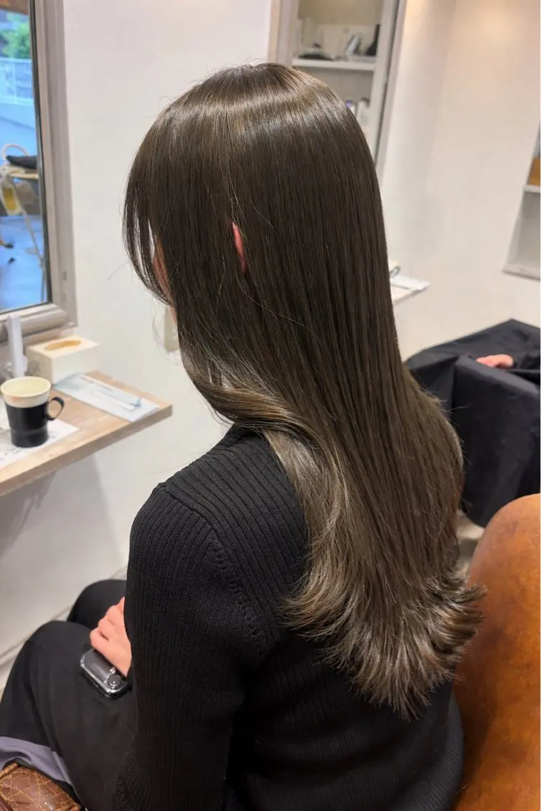 セミロング カラー オリーブカラー オレンジ カット ヘアカラー 安田 妃良のヘアスタイル