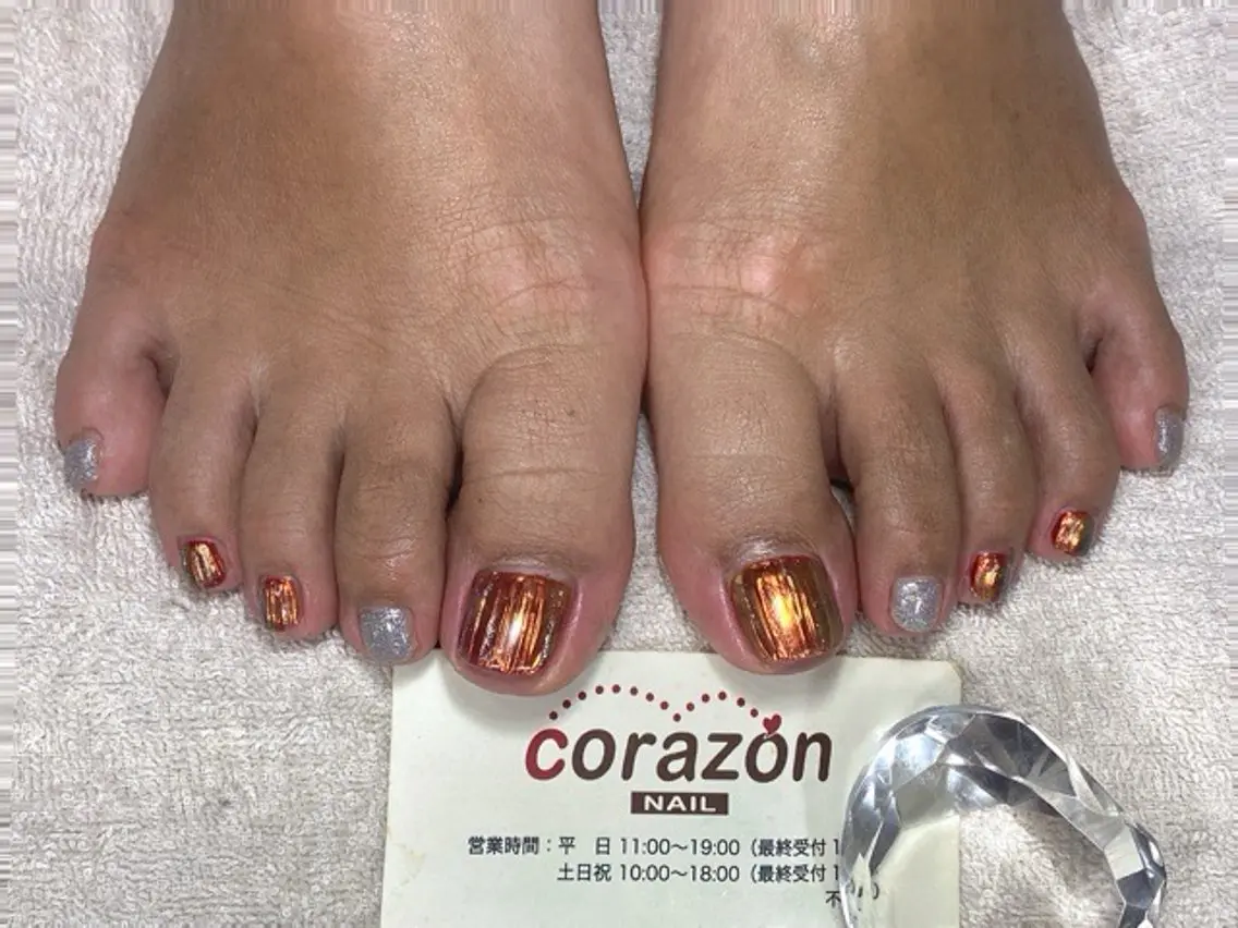 ネイル フットネイル ロングネイル ミラーネイル 赤色 シルバー ネイリスト aicoのネイルデザイン