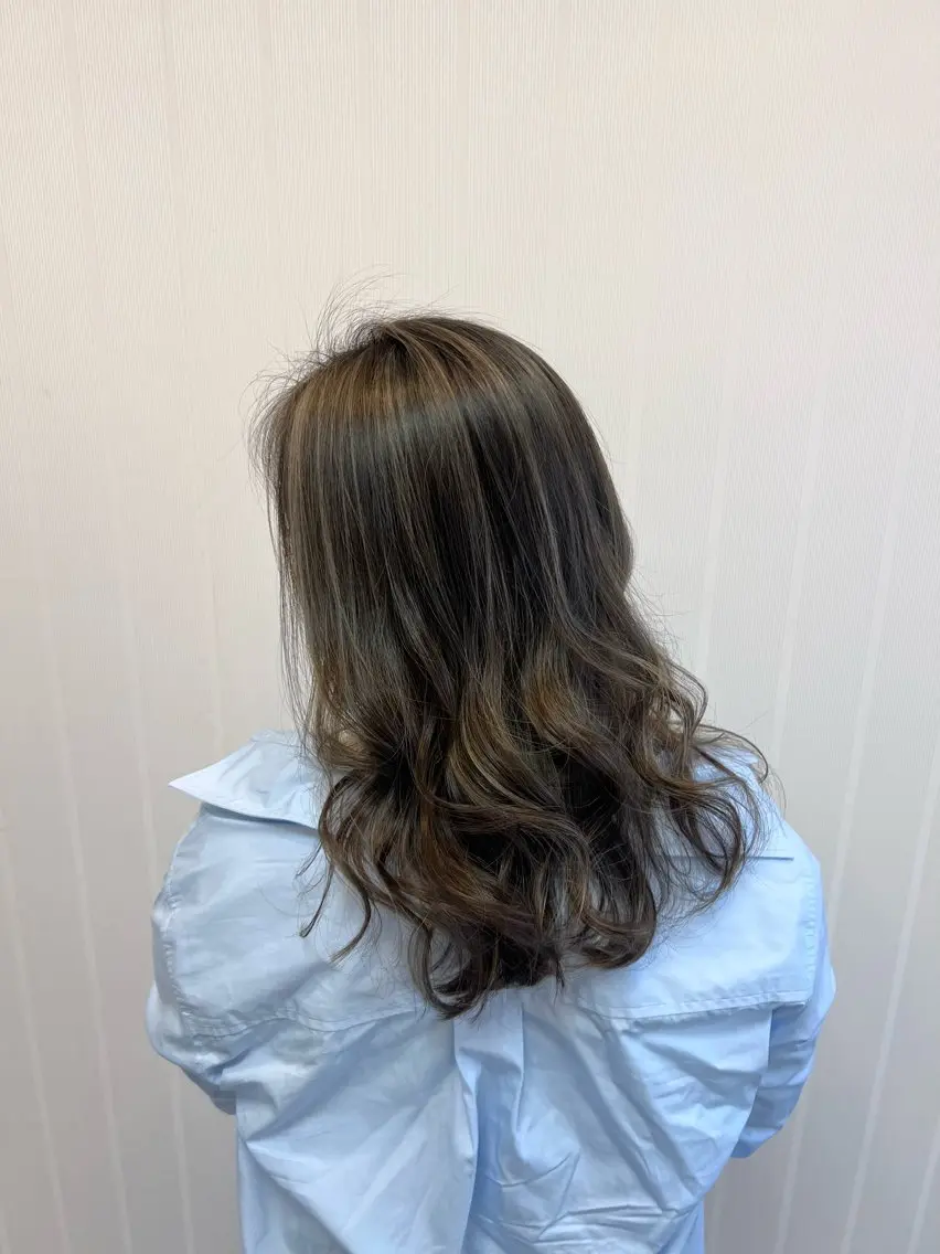 セミロング カラー ハイライトカラー ハイライト 京橋🫧 /ウル艶/髪質改善のヘアスタイル