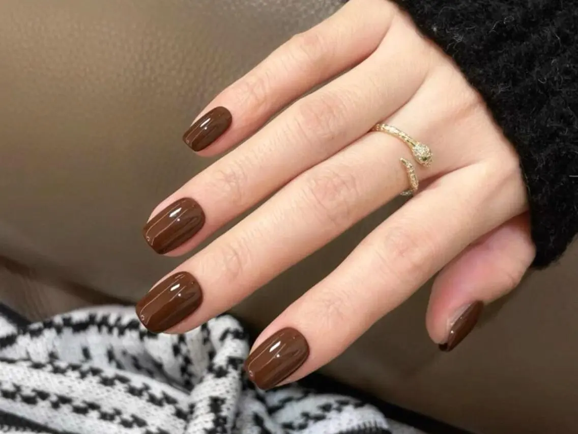 ネイル ボルドー ジェルネイル ハート ホログラムネイル オフィスネイル ハンドネイル ハンドケア Lumi 🌸🌸のネイルデザイン