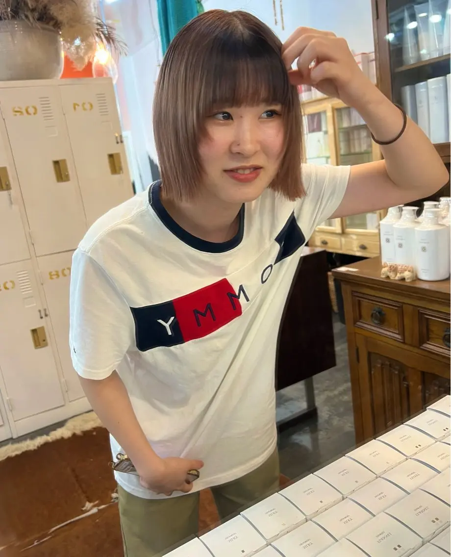 ミディアム 切りっぱなしボブ ボブ 顔まわりレイヤー レイヤーカット LOMARLIE JURIAのヘアスタイル