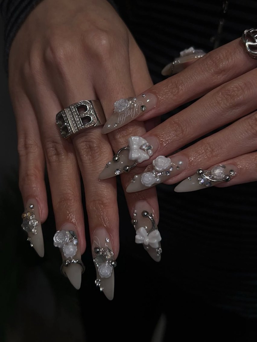 ネイル アートネイル フレンチネイル ジェルネイル キラキラネイル 韓国ネイル ハンドネイル ICE Nailsのネイルデザイン
