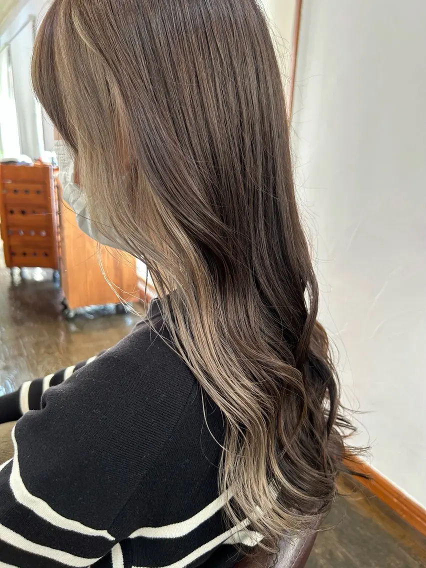 カラー ベージュカラー インナーカラー シルバー シルバーベージュ 坂本 瑞季 🤍 髪質改善のヘアスタイル