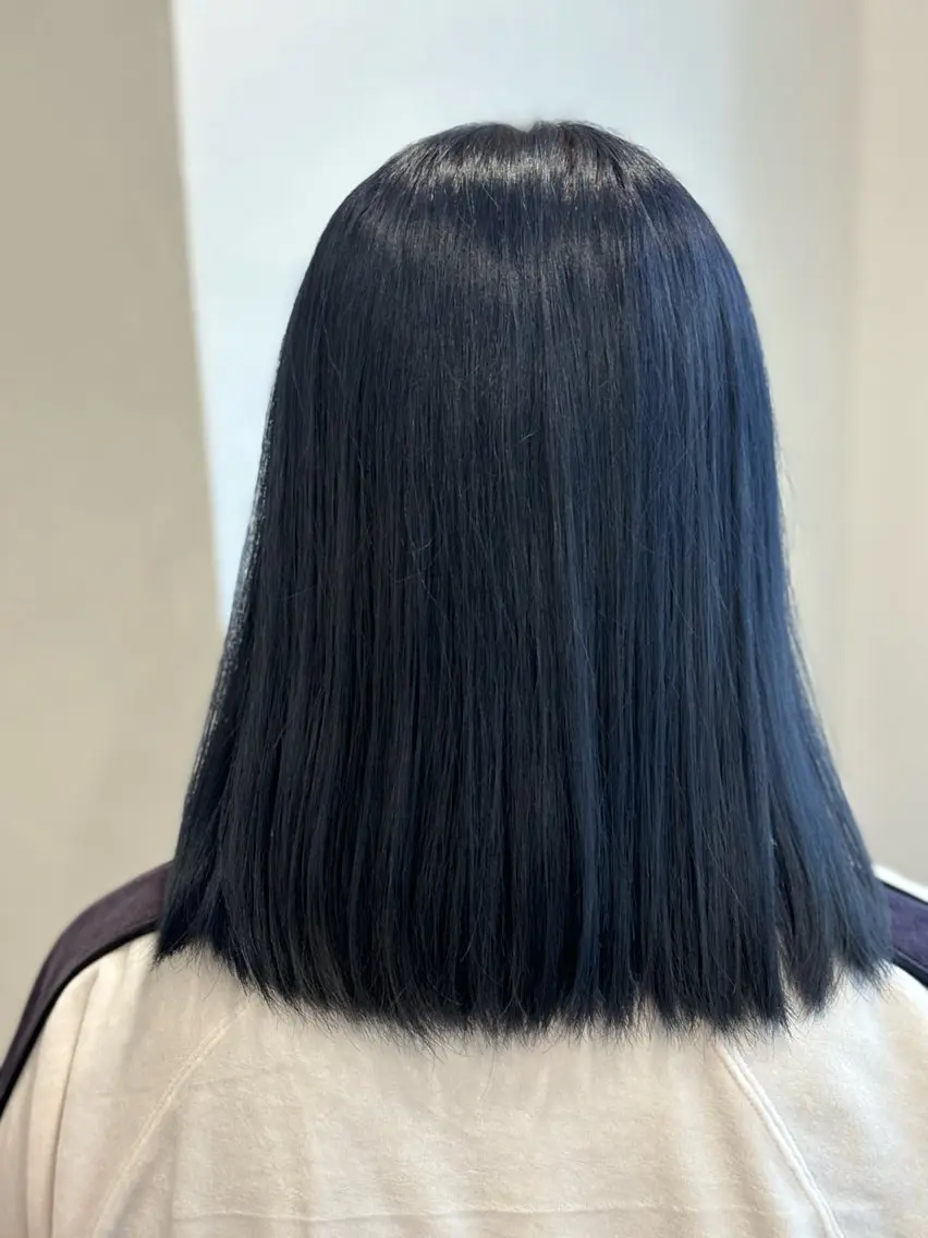 ミディアム カラー ブリーチ ブルーカラー ブルーグレー ブルーグレージュ 透明感カラー カット ヘアカラー トリートメント 仲矢 あゆ美のヘアスタイル