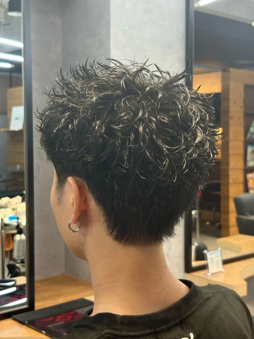 ショート パーマ メンズ メンズパーマ メンズショート 刈り上げ ショートヘア カット パーマ 【VeRO】 河 正志のヘアスタイル