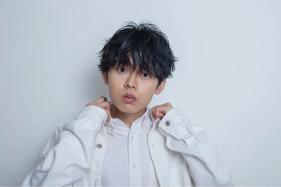 ショート パーマ メンズ メンズパーマ カット パーマ 韓国メンズヘア/ 毛流れヘア　須田龍世のヘアスタイル