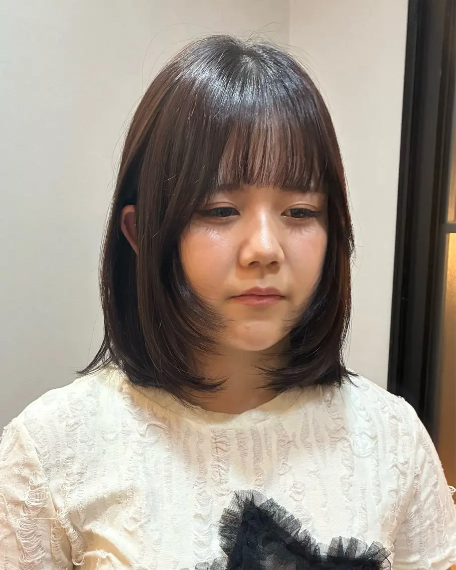 ミディアム ボブ 顔まわりレイヤー 顔周りカット レイヤーカット カット 柴田真衣 /ナチュラル/半個室のヘアスタイル