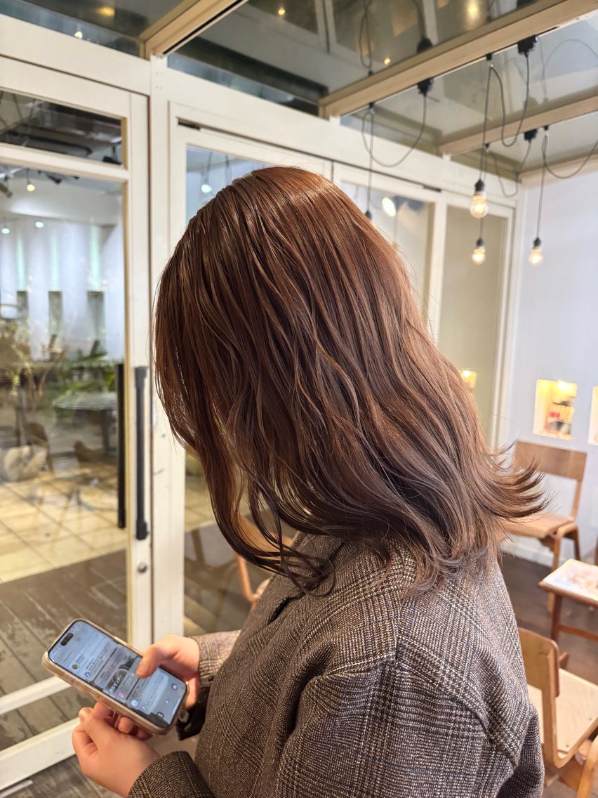 セミロング カラー くいた あやなのヘアスタイル