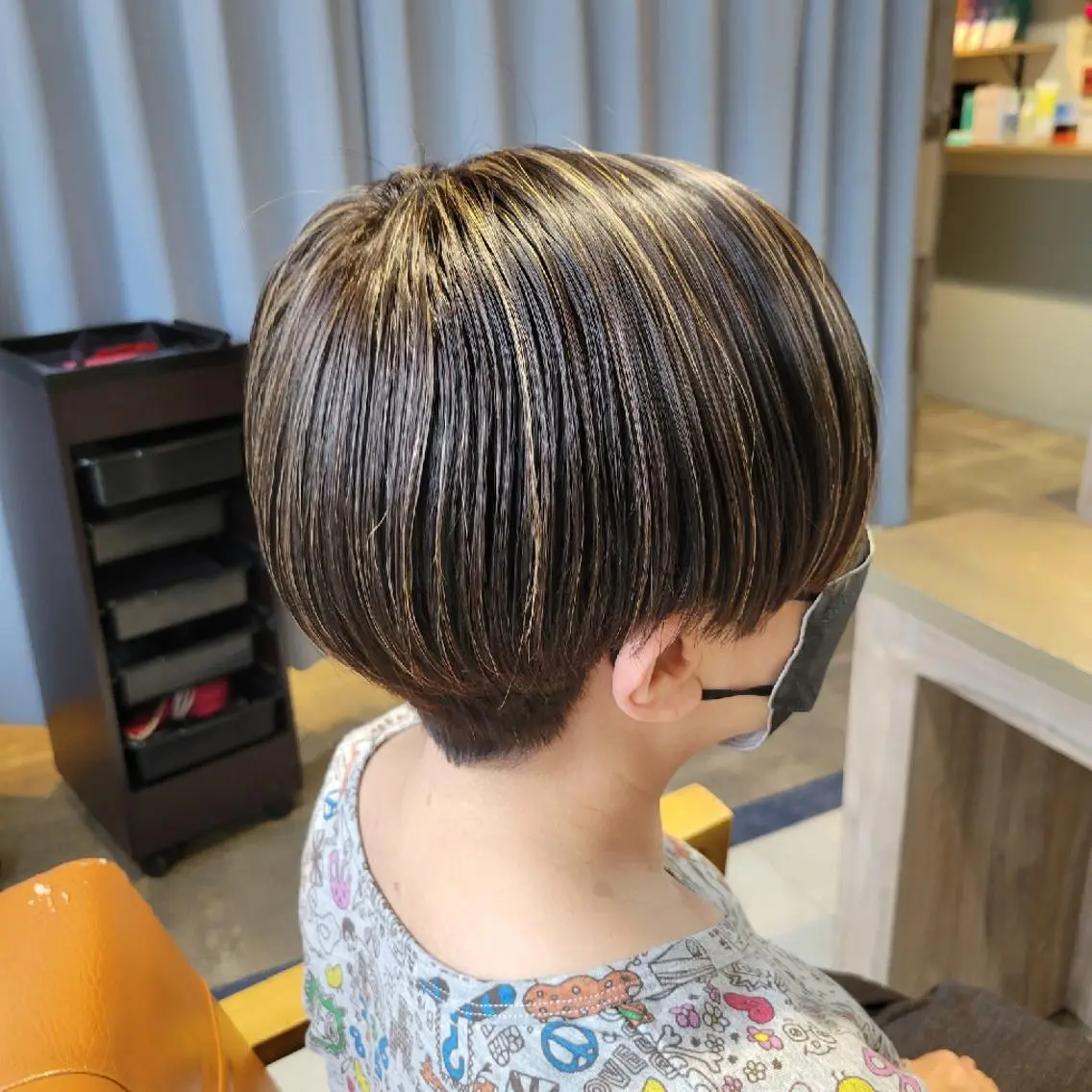 ショート カラー ハイライトカラー ハイライト カット ヘアカラー トリートメント alushe 岡 陽子のヘアスタイル