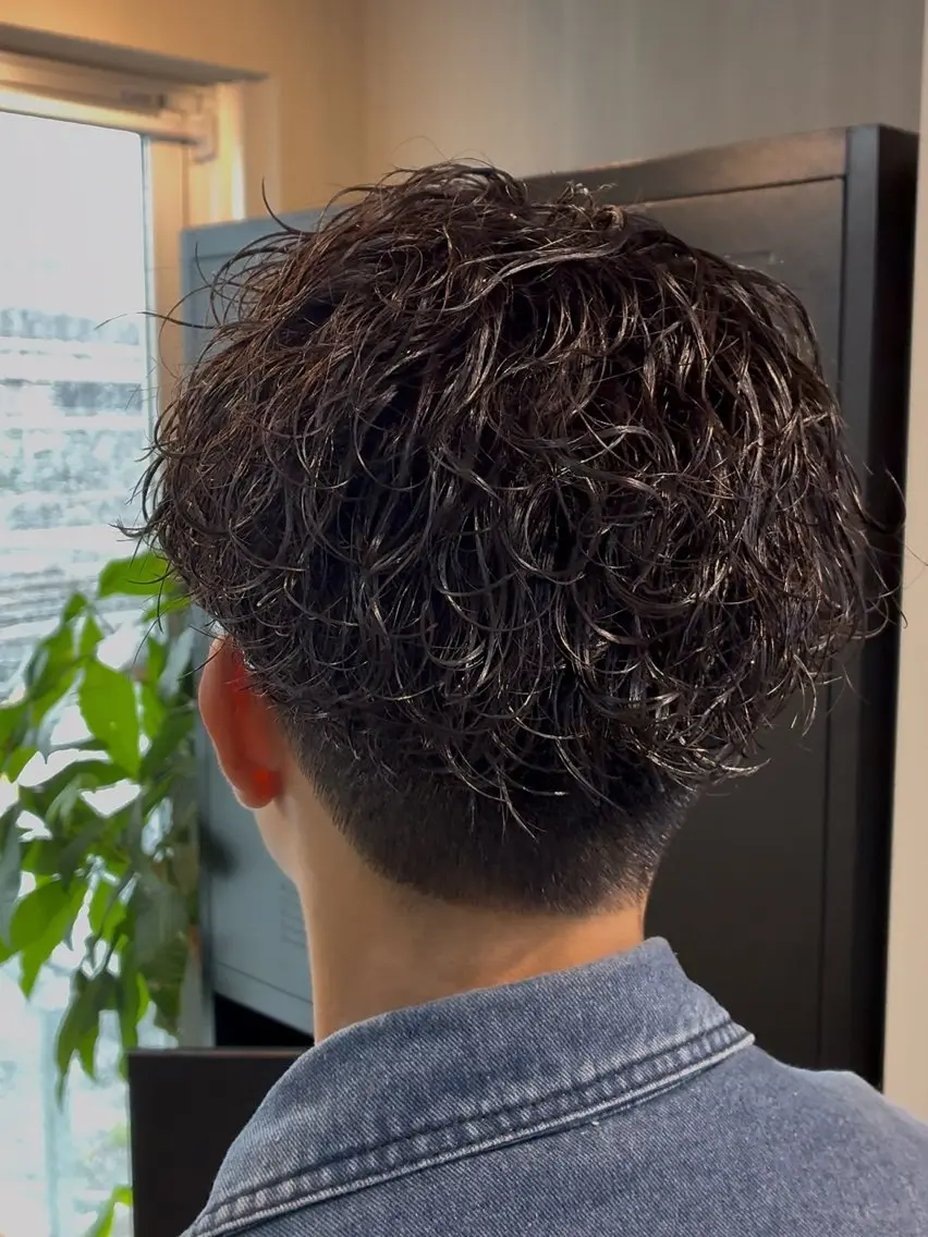 ショート パーマ メンズ メンズパーマ 波巻きパーマ カット パーマ パーマ指名No.1✨ /大宮/海志のヘアスタイル
