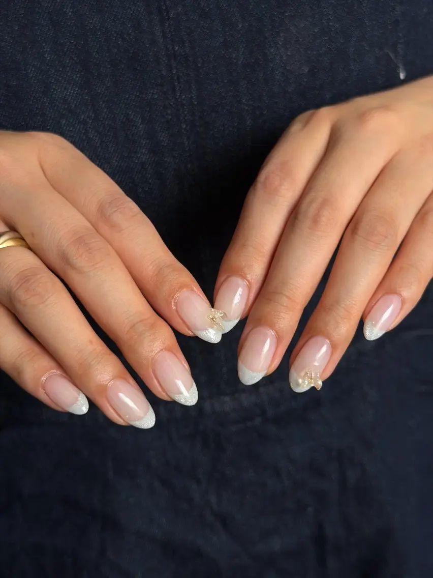 ネイル フレンチネイル ハンドネイル フットネイル with hues AYAのネイルデザイン