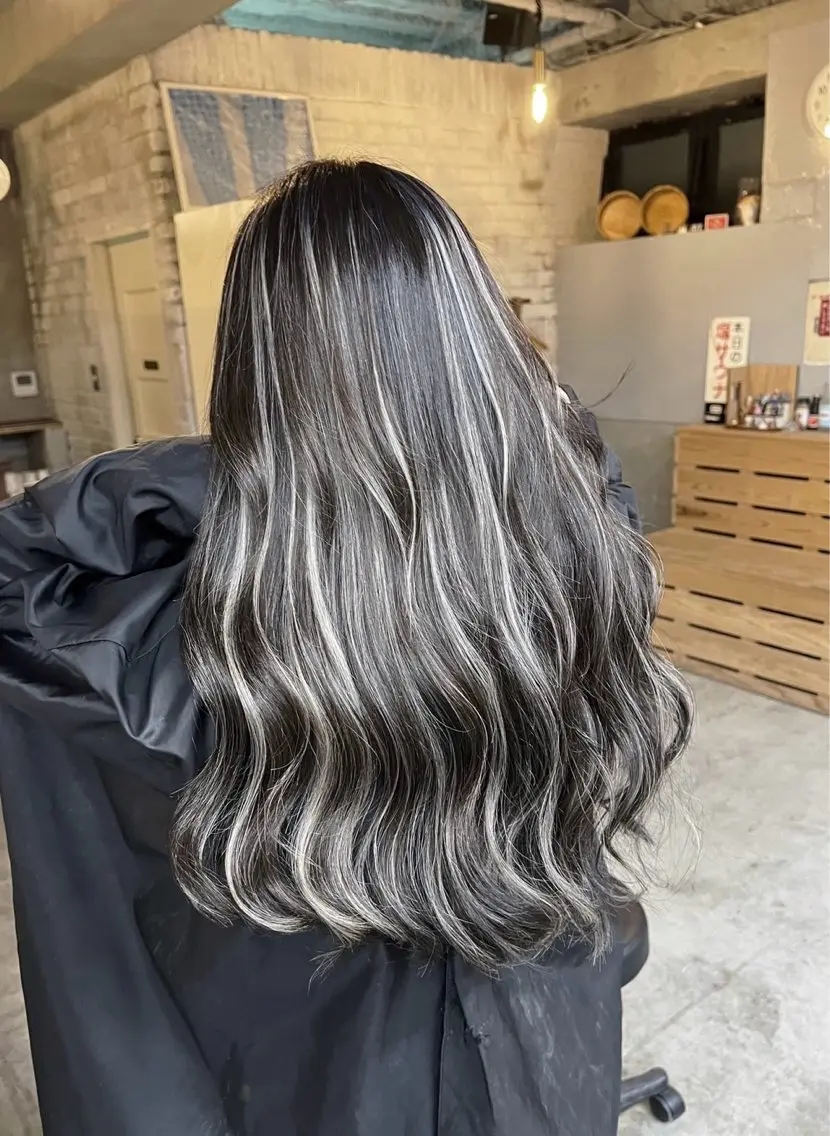 ロング カラー ダークグレー ダークグレージュ グレージュ ハイライトカラー ハイライト ヘアカラー トリートメント 指名数No.1 /NAOYAのヘアスタイル