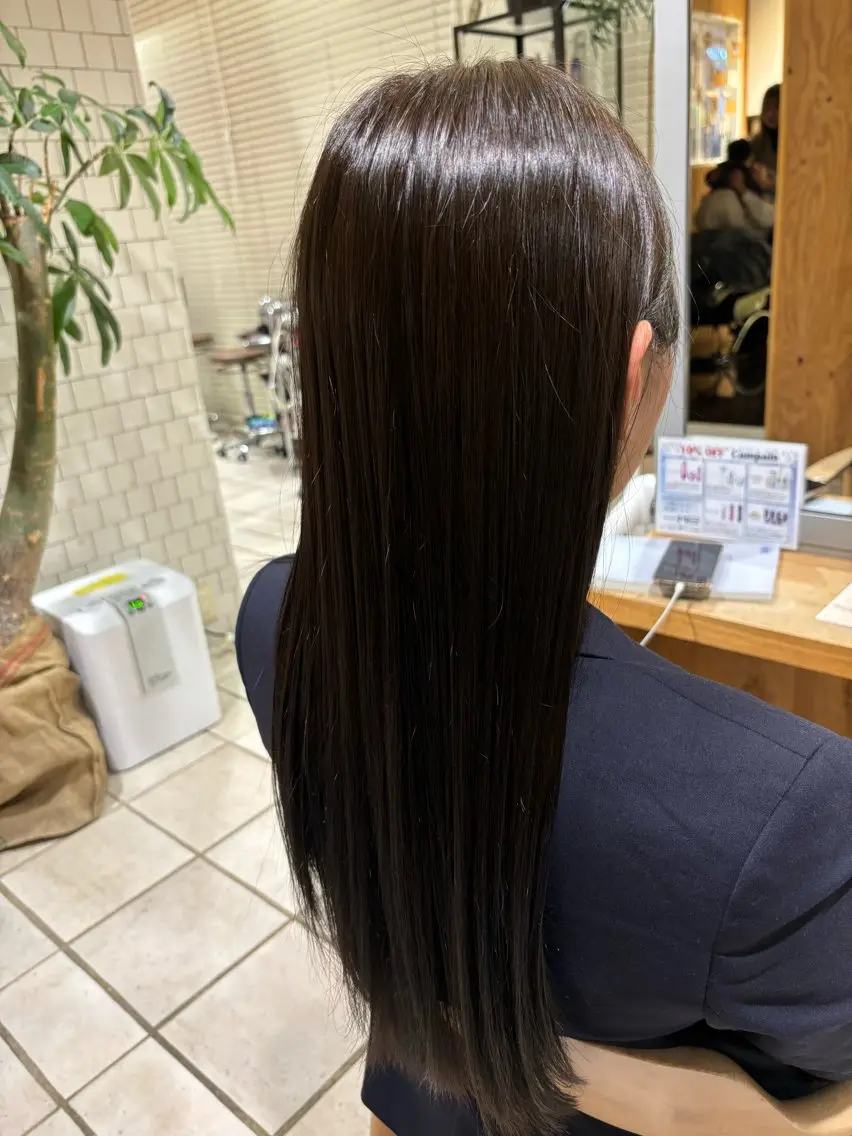 ロング カラー グレージュ 伊藤 樹生のヘアスタイル