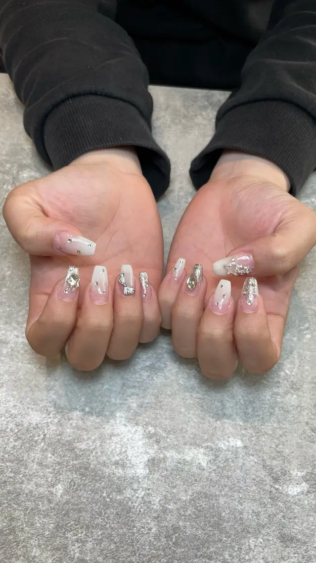 グラデーションネイル💅🏽ベースカラークリア【オフ込み】ラメ・マグネットカラー選択🉑の写真