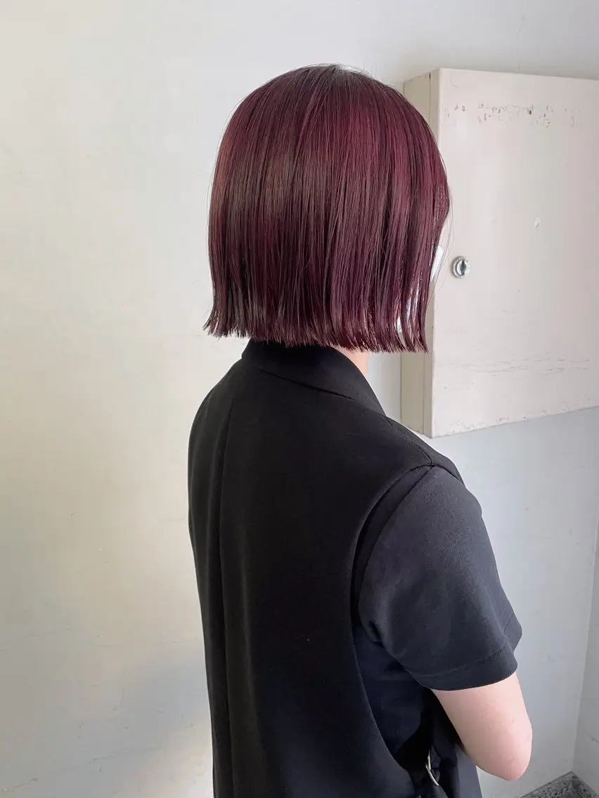 ミディアム カラー レッドカラー ボブ カット ヘアカラー トリートメント 切りっぱなしボブ ソノキユウカのヘアスタイル