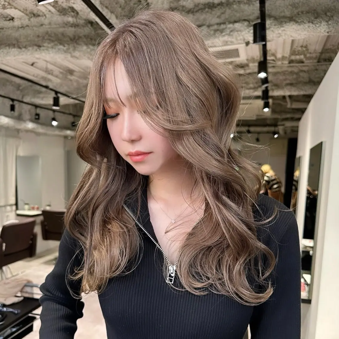 ロング カラー パーマ ヘアアレンジ ブリーチ ケアブリーチ ダブルカラー ハイライトカラー インナーカラー カット ヘアカラー トリートメント 髪質改善/レイヤー 縮毛矯正/ケラチン耀のヘアスタイル