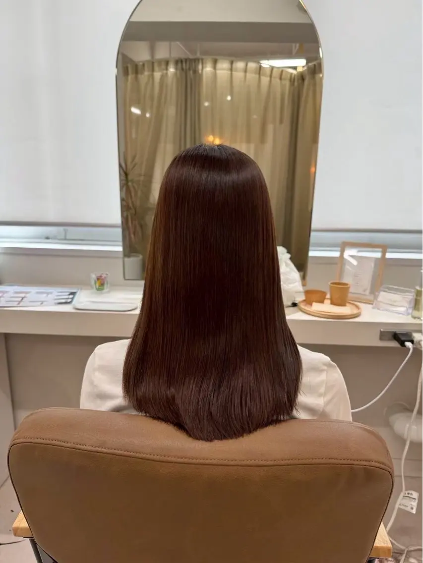 ロング SLASH ホワイト 伊藤眞代のヘアスタイル