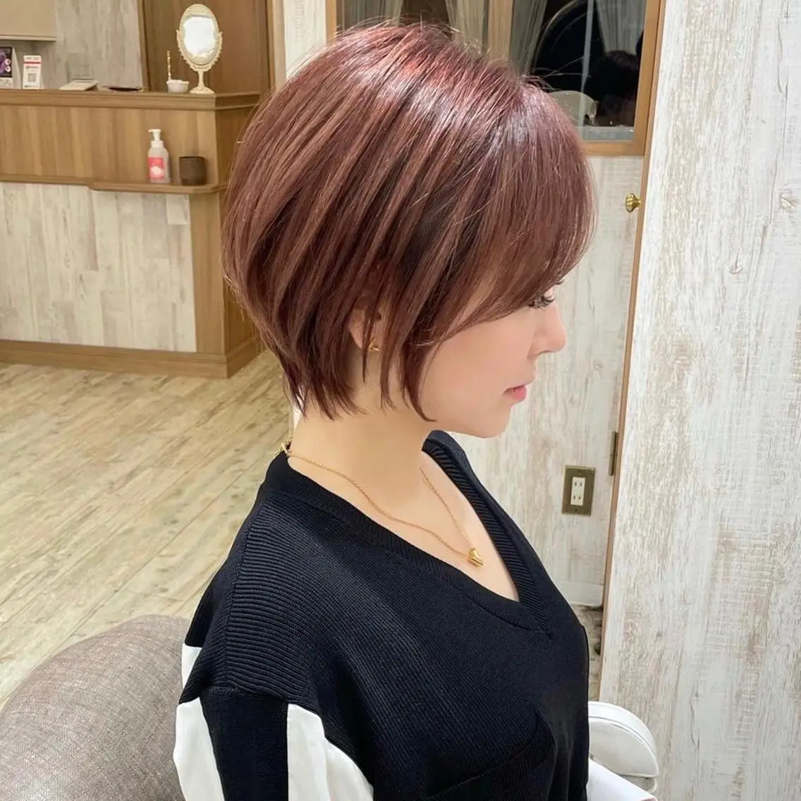 ショート カラー ブリーチ おのだ あやなのヘアスタイル