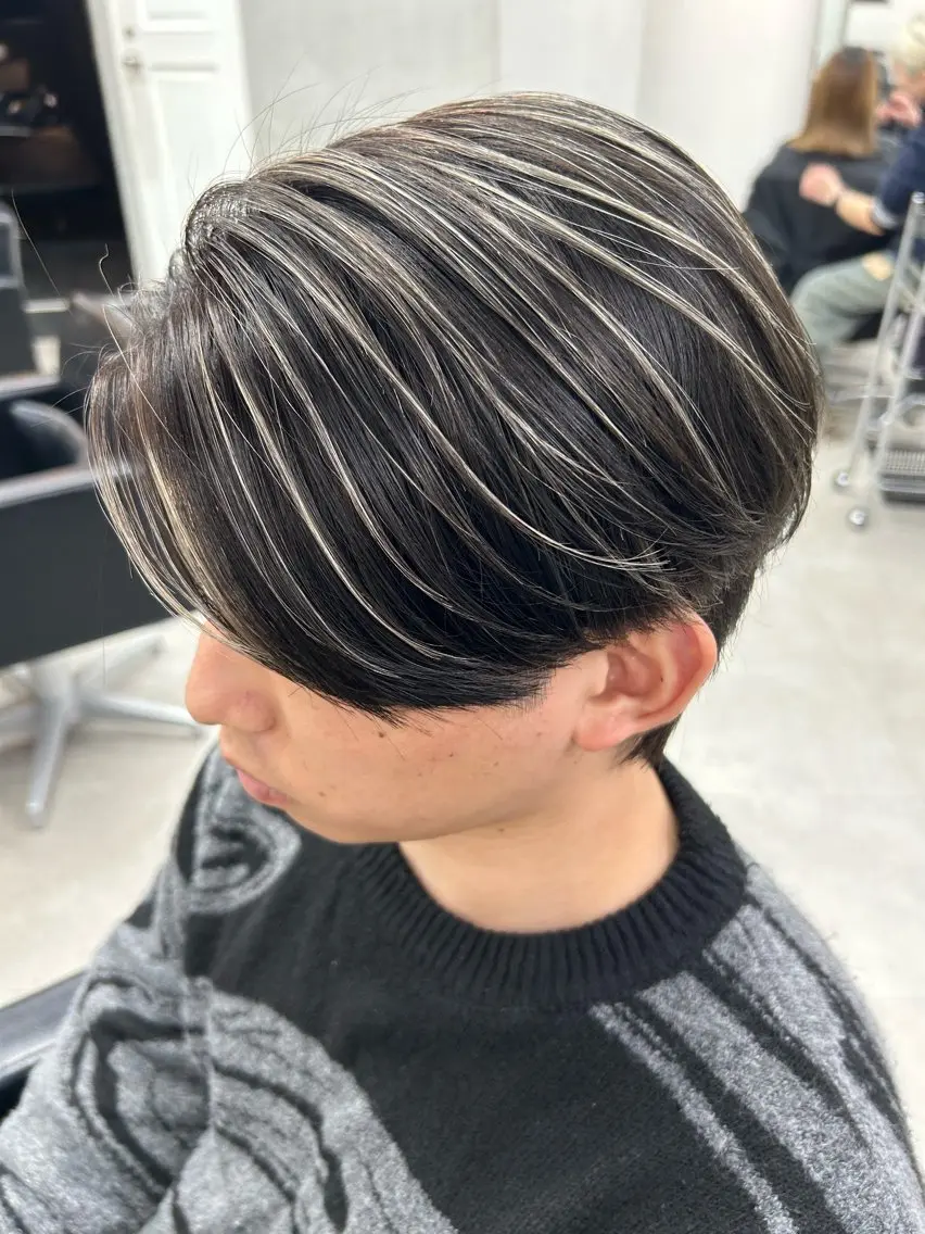 ショート カラー ハイライトカラー ハイライト RYOSUKE ハイトーンのヘアスタイル