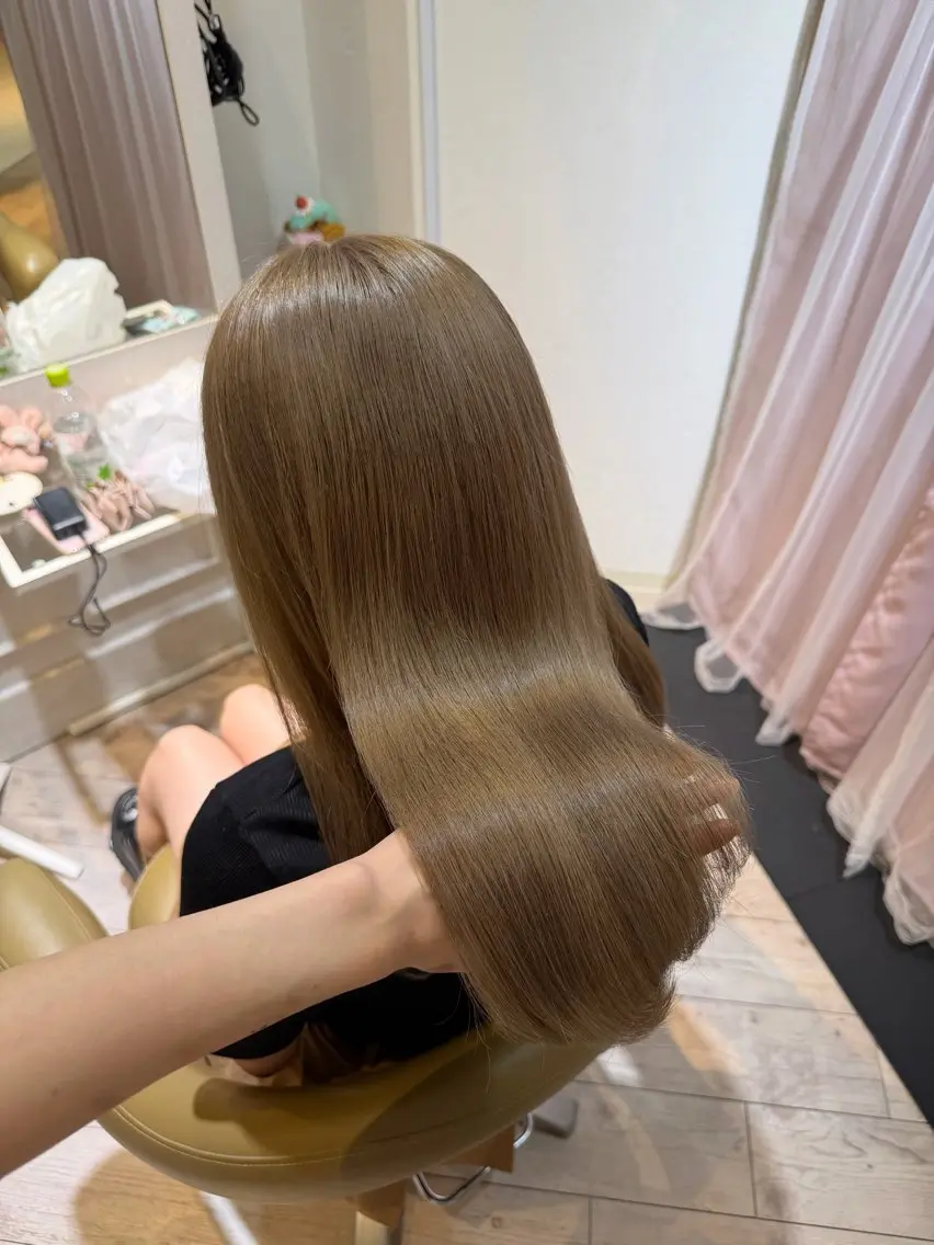 セミロング カラー ブリーチ カット ヘアカラー トリートメント ハイトーン/アレンジ かなで⊹ ࣪ ˖⟡のヘアスタイル