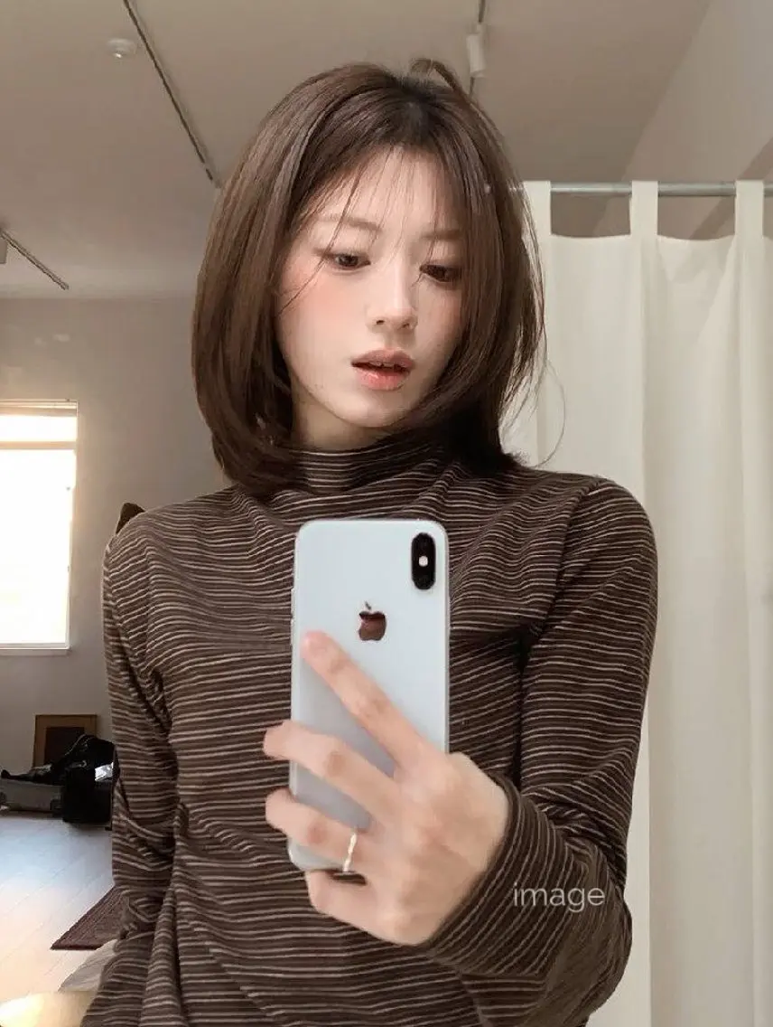 ミディアム カラー ブラウンカラー 韓国風ヘア レイヤーカット カット ヘアカラー 韓国ボブ/ハッシュ カットKIRAのヘアスタイル