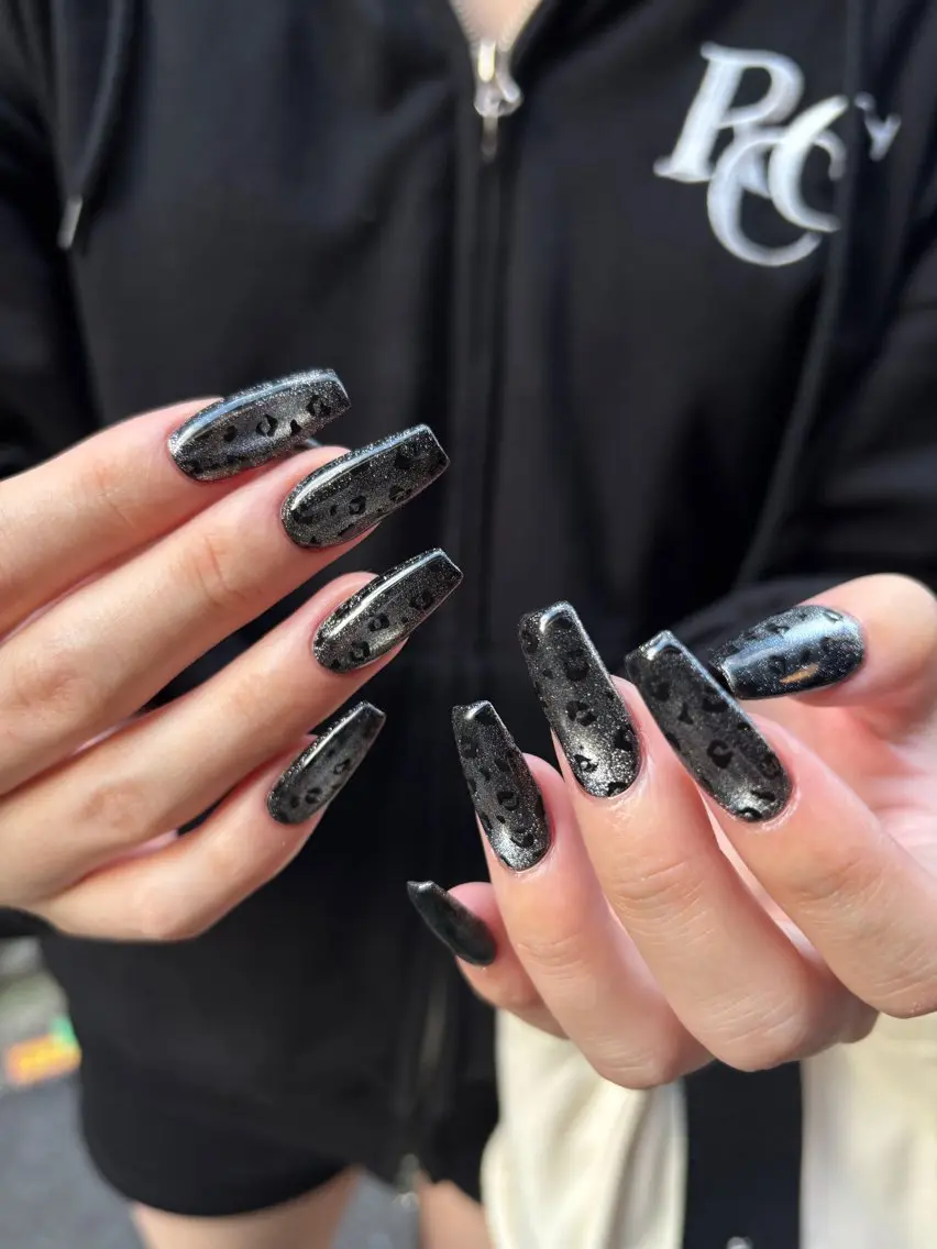 ロング One ☪︎ YUKINEのネイルデザイン