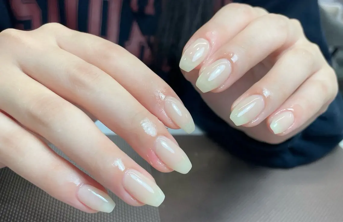ネイル チークネイル フレンチネイル ジェルネイル ラメ(グリッター) ラメグラデーション MEO NAIL 中野 研修ネイリストのネイルデザイン