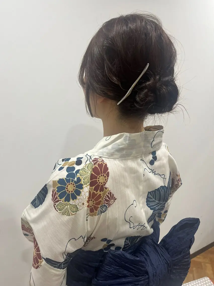 ヘアアレンジ お団子ヘア 浴衣 koikiナチュラル オリーブカラー🦙のヘアスタイル