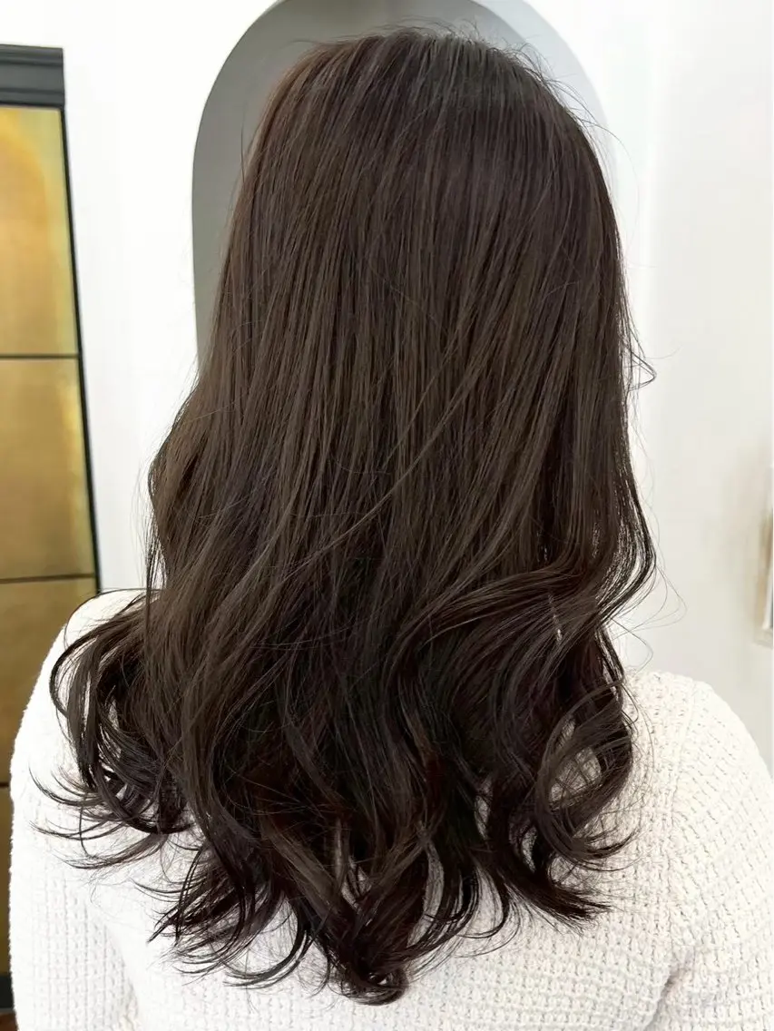 セミロング カラー 森 彩夏のヘアスタイル