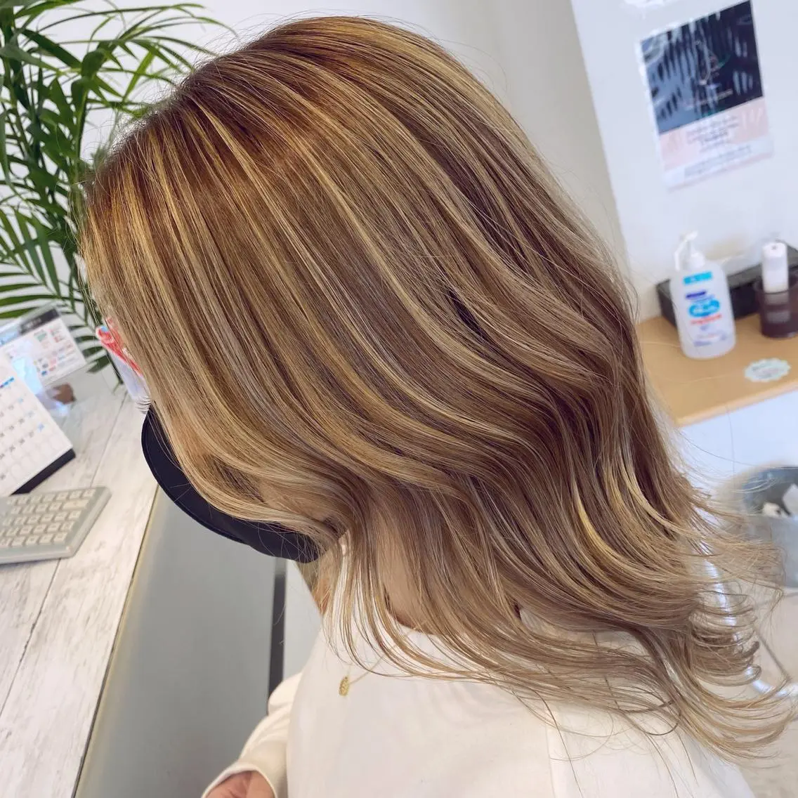 ミディアム カラー バレイヤージュ ブリーチ ケアブリーチ ダブルカラー エドルカラー MARLE 布施店のヘアスタイル